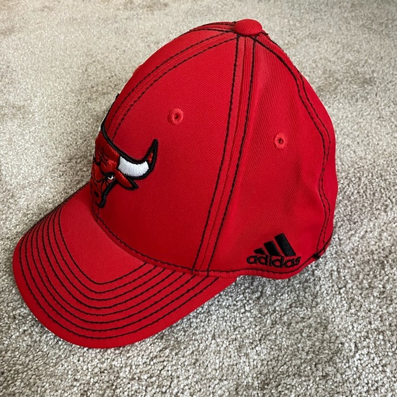 NWOT licensed Chicago Bulls Hat - Picture 2 of 3
